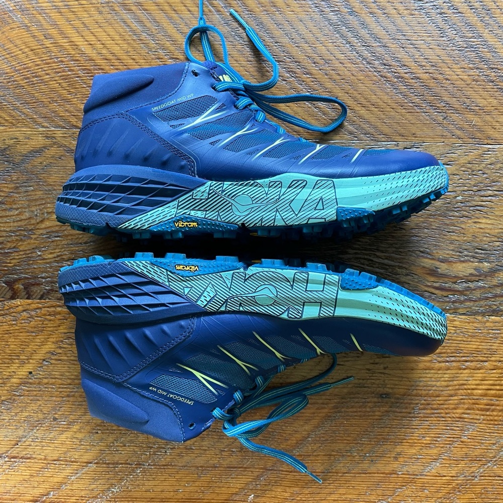 Hoka One One Women’s Speedgoat Mid Waterproof Hiking Shoes Size 9